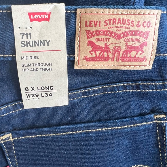 New With tags levi’s 711 skinny jeans, dark wash - Picture 4 of 6